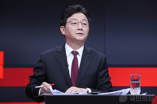 지난 2021년 10월27일 국민의힘 제20대 대선 본경선 후보자 강원 합동토론회 당시 유승민 경선 후보가 토론 발언을 준비하고 있다.<국민의힘 홈페이지 사진>